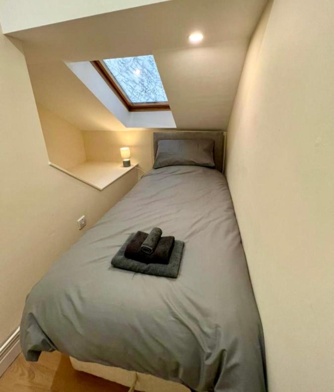 Cosy Penthouse Suite Happily Sleeps Up To Five Halifax Exterior foto